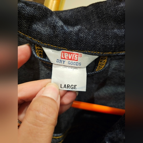 Vintage Levis Men's Denim Jacket - Picture 4 of 10